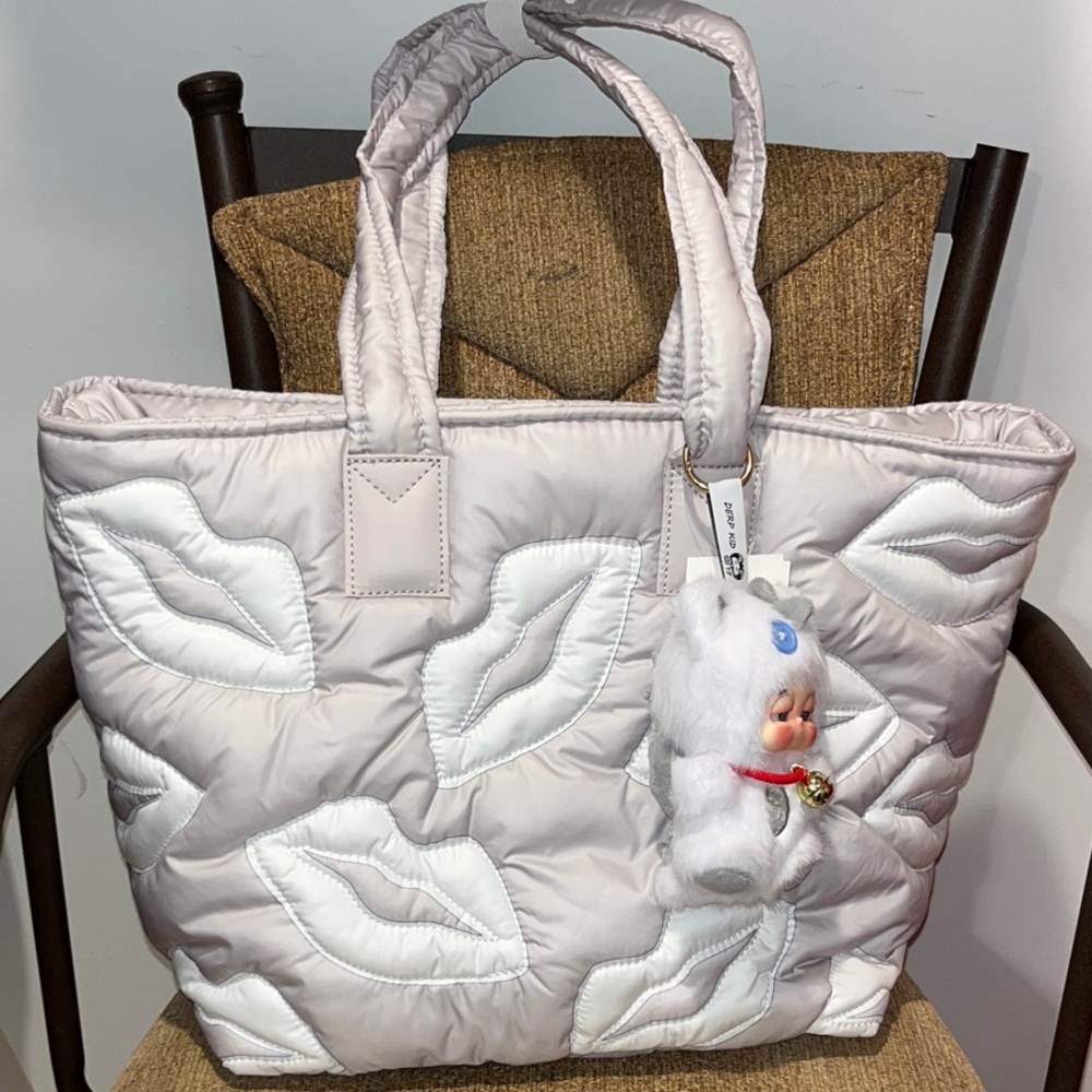Wildfox Tote In Light Grey/White Lip Accents & DerpKid Dragon Catcher Bag Charm